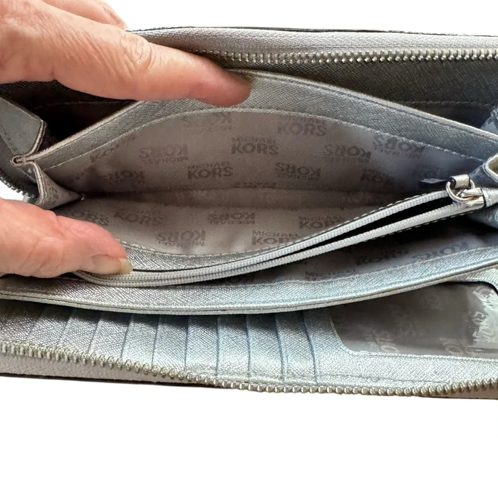 Women’s Michael Kors Taupe/Silver Wallet Wristlet w Zipper Closure